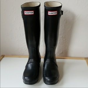 Size 6 Black hunter boots!!!!